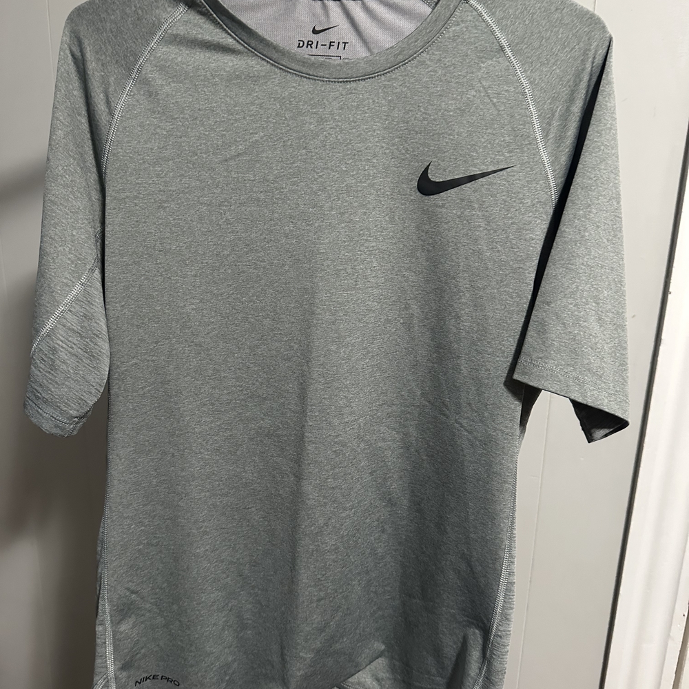 Nike Men's Short Sleeve Gray Tee